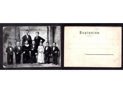 Skupina liliputánů.
