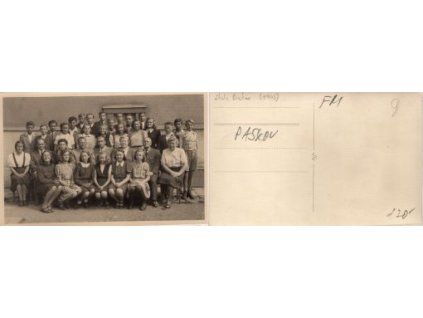 PASKOV. Školní fotografie. 1945.