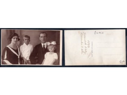 BRNO. Rodinná fotografie. 1933.