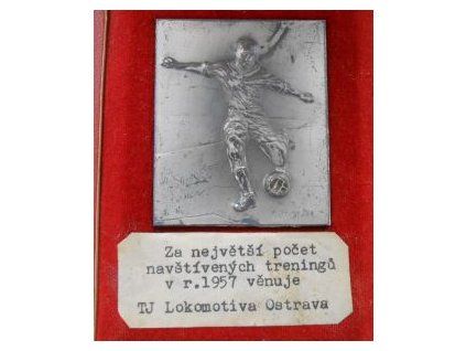 OSTRAVA. Za největší počet navštívených tréningů v r. 1957 věnuje TJ  Lokomotiva Ostrava.