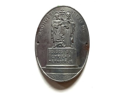 RADHOŠŤ. Sousoší sv. Cyrila a Methoděje. Štítek na hůl.