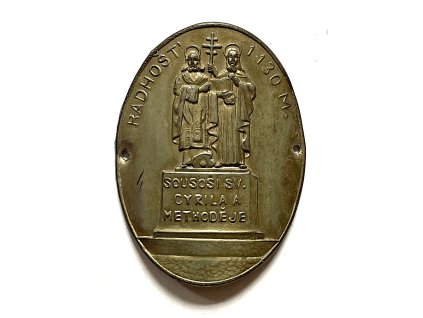 RADHOŠŤ. Sousoší sv. Cyrila a Methoděje. Štítek na hůl.