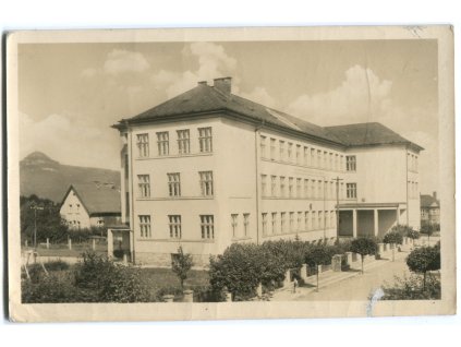 das878